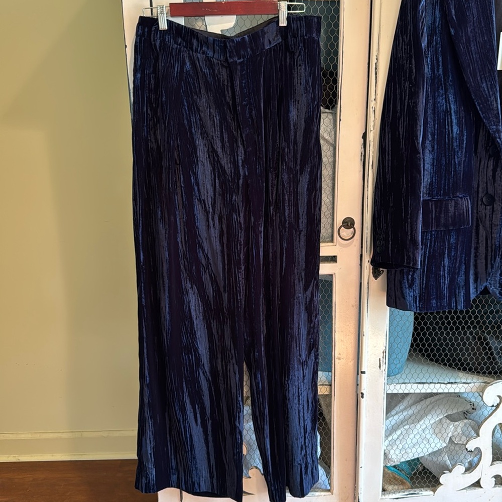 Tibi crinkle velvet Stella wide leg pants in navy, size 10, NWT, $150